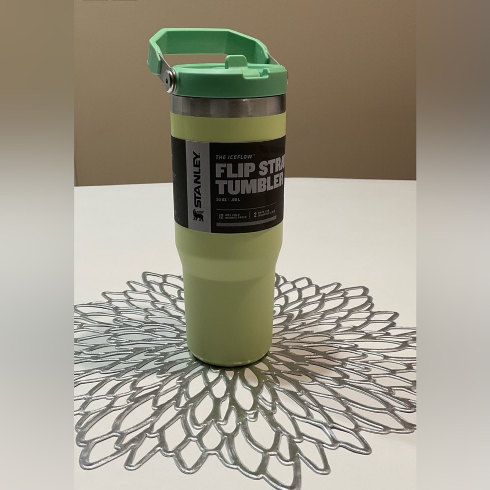 🌱NWT Stanley Flip Straw Tumbler - Green/Yellow, 30oz